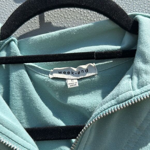 Mint Green Cropped Pullover - Long Sleeve - Excellent Condition - Womens Small - Picture 2 of 3